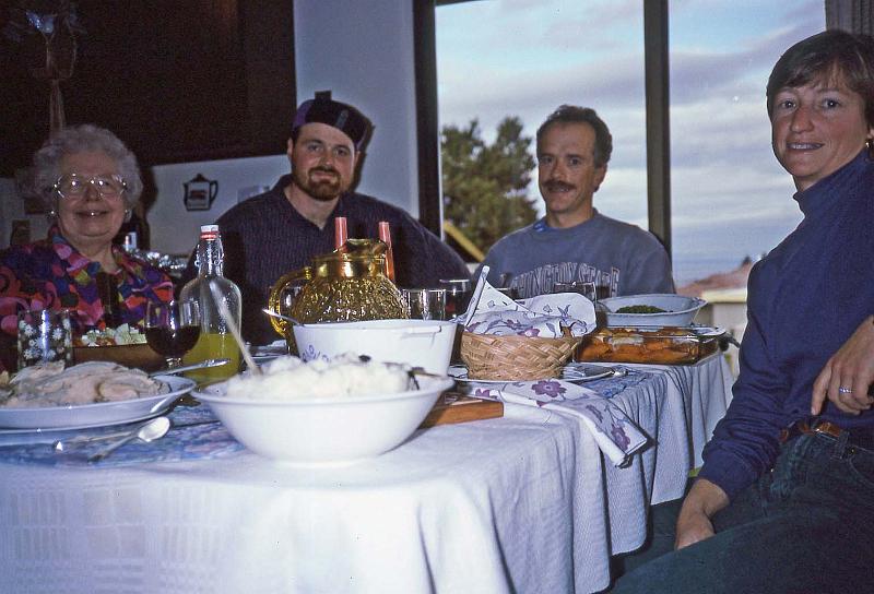 1994-11 Thanksgiving Steves Moms House 01.jpg
